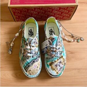 Vans Authentic 44 D Cosmic Traveler
Pearl Women Size 9.5 US VNOA7Q5CPRL